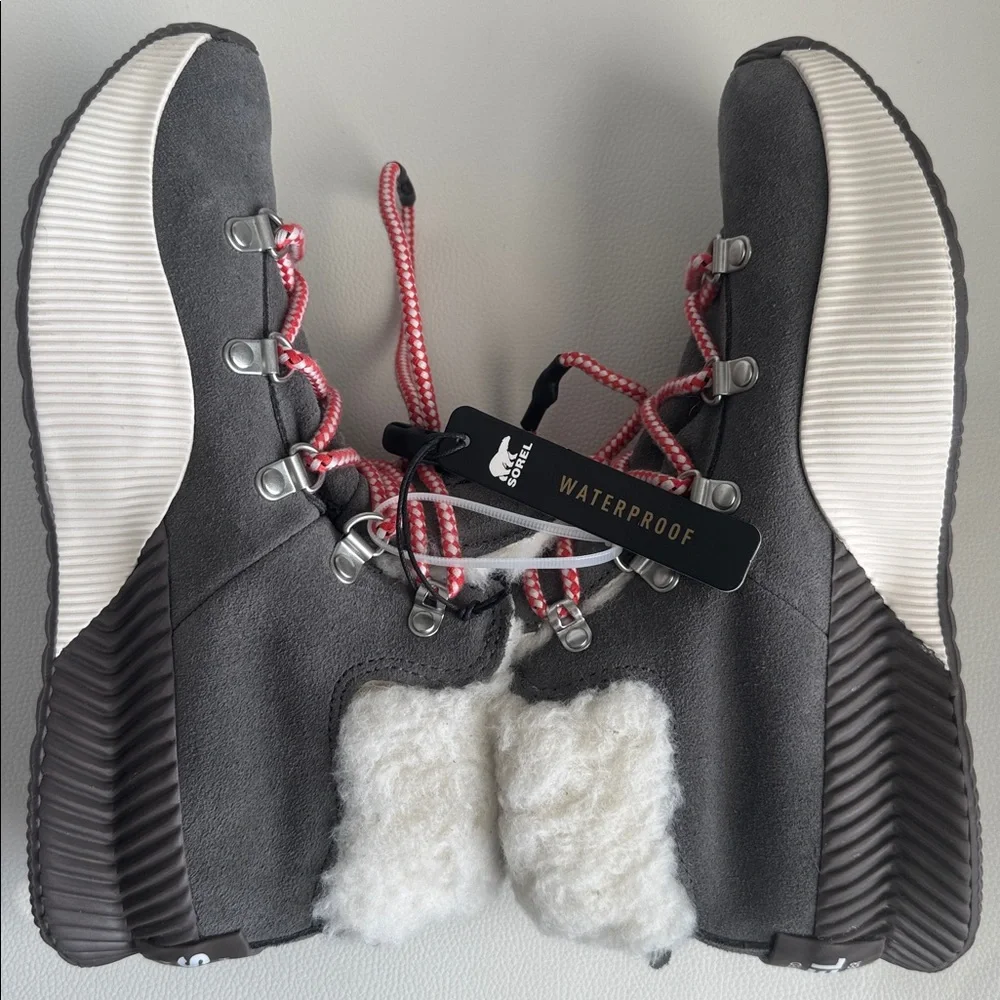 NWT Out N About Sorel Kids Waterproof Boots - Charcoal with Red Laces Size 5. - Picture 5 of 6